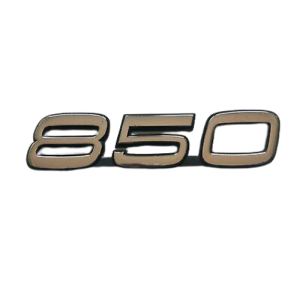 VOLVO ALKATRÉSZ : 6817401 - 850 embléma csomagtérajtóra